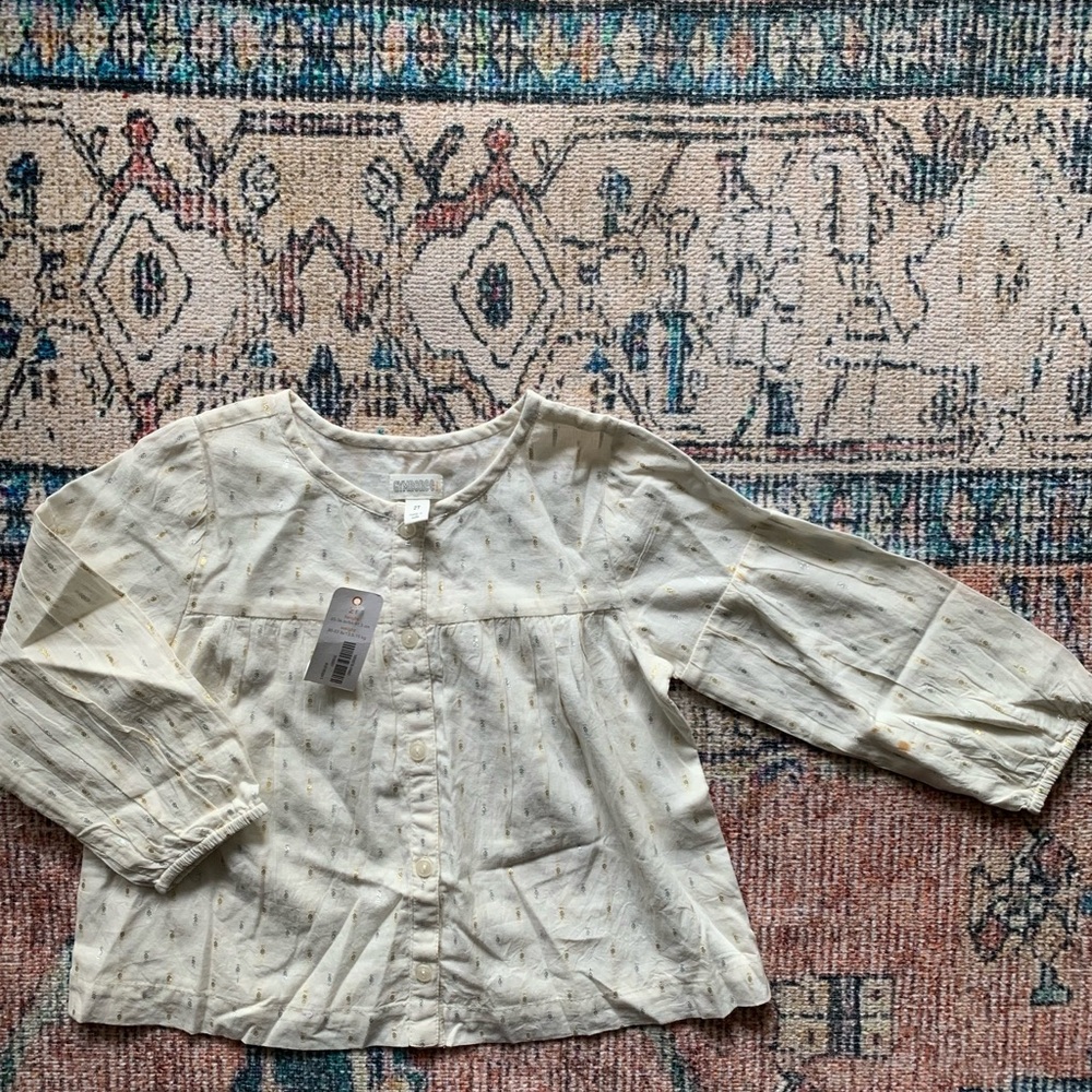 Gymboree baby girl top in 2T, off white with gold and silver sparkle thread